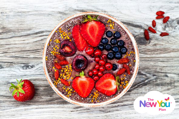 smoothie-bowl-with-chia-seeds-and-fruit-max2